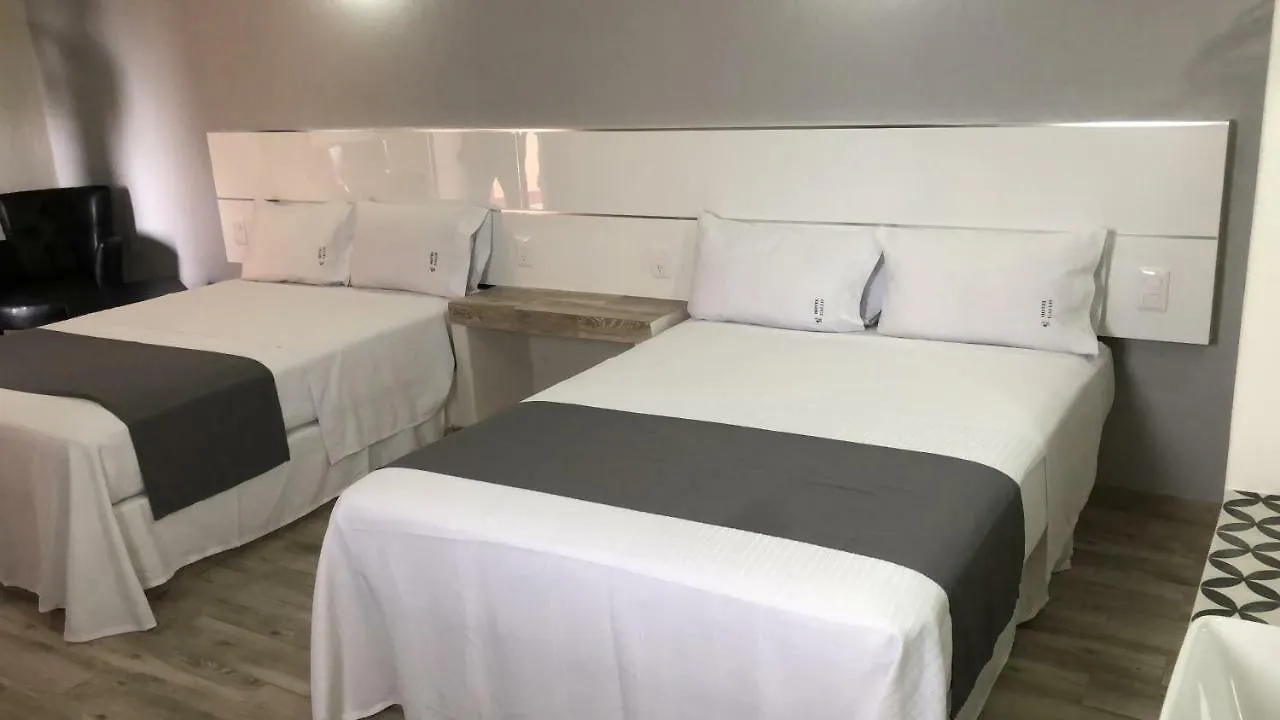 加洛卢比奥酒店 瓜达拉哈拉 2*,